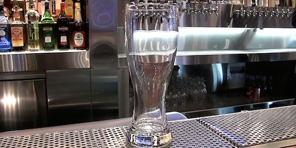 Types of Beer Glasses - Hefeweizen Glass